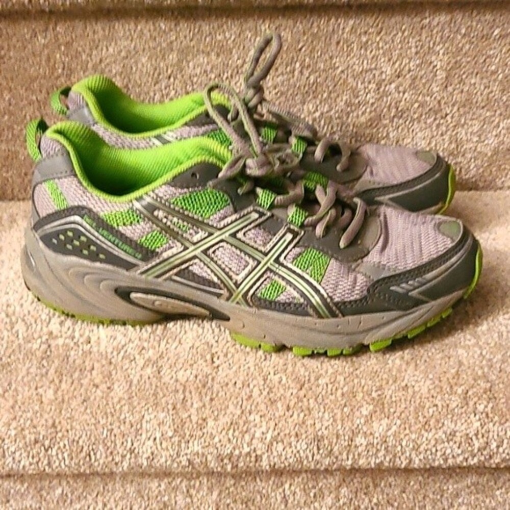 Asics Women's Gray & Green Sneakers Size 8.5